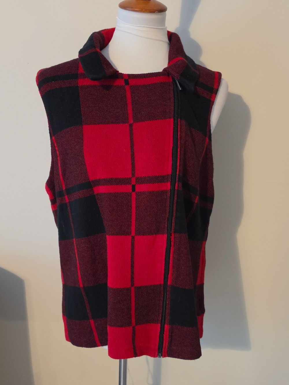 Chaps Black & Red Full Zip Vest